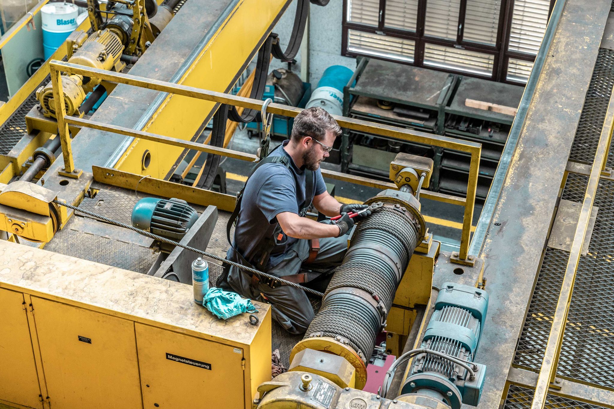 Reparatur einer Krananlage durch Fachpersonal